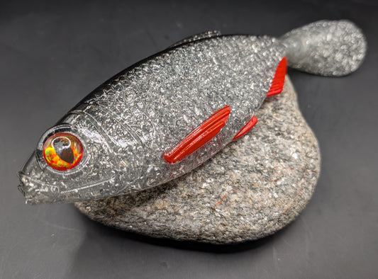 57g handmade roach soft bait 6 inch pike lure silver glitter rigged with a size 1 treble and swivel chain stinger